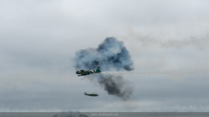 Illustration for article titled Airshow flying pics